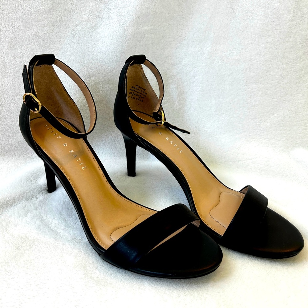 Size 7 Kelly and Katie Kirstie heeled sandals